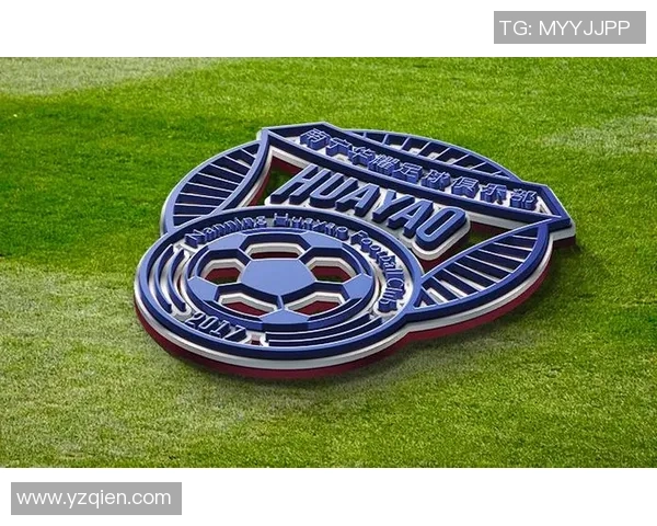 聚焦球星专属logo足球展现独特魅力与竞技精神的时尚融合